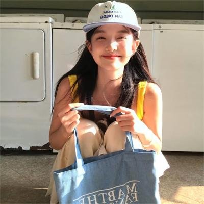 报告王爷，王妃是只猫